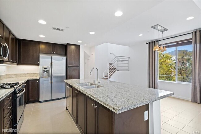 Foto del edificio - 2 br, 2.5 bath Condo - 555 Rockefeller