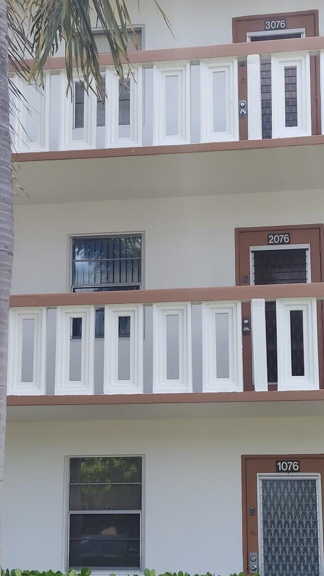 Foto del edificio - 3076 Cornwall E