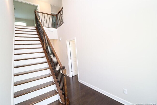 Foto del edificio - 240 Mystwood Hollow Cir