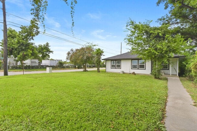 Building Photo - 7201 Homestead Rd