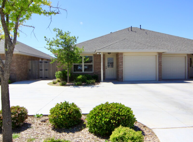 Primary Photo - 5211 Graceland Dr