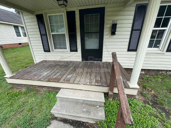 Building Photo - 207 N Meriah St