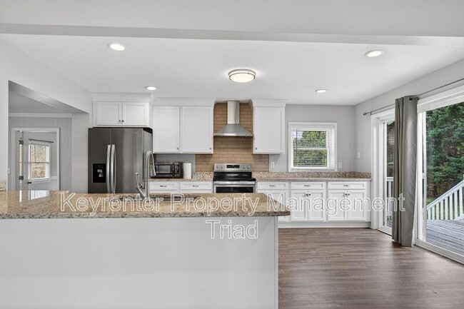 Foto del edificio - 8022 Linville Rd