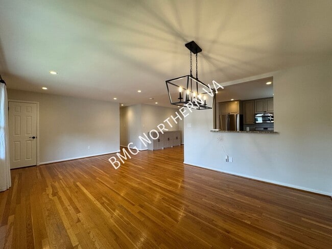Building Photo - 1109 Hillcrest Dr SW