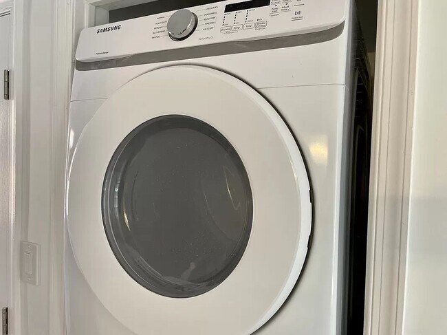 Foto del edificio - 598 Morris Avenue