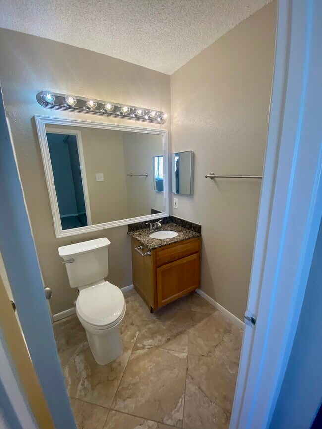 Building Photo - 4015 Kitchen Hill Ln