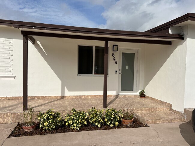 Building Photo - 649 W 14th St