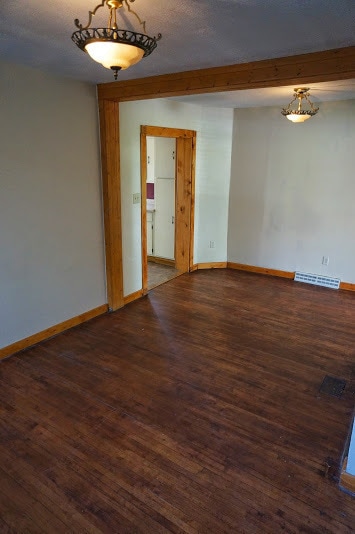 Foto del edificio - AVAILABLE JUNE- Gorgeous 4 Bed, 1 Bathroom Hillside Home!