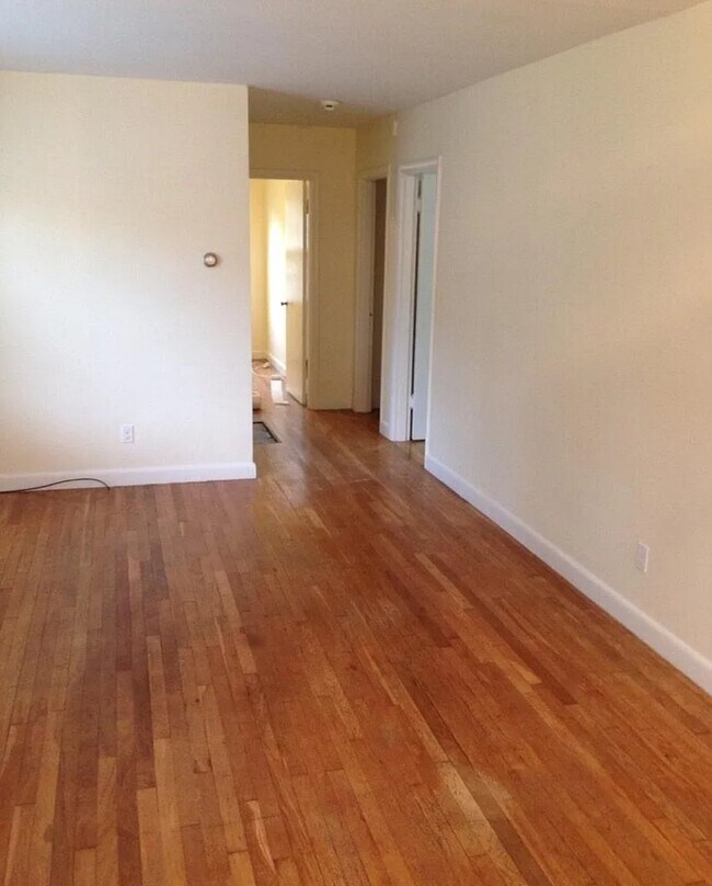 Foto del edificio - 721 Cheryl Ln