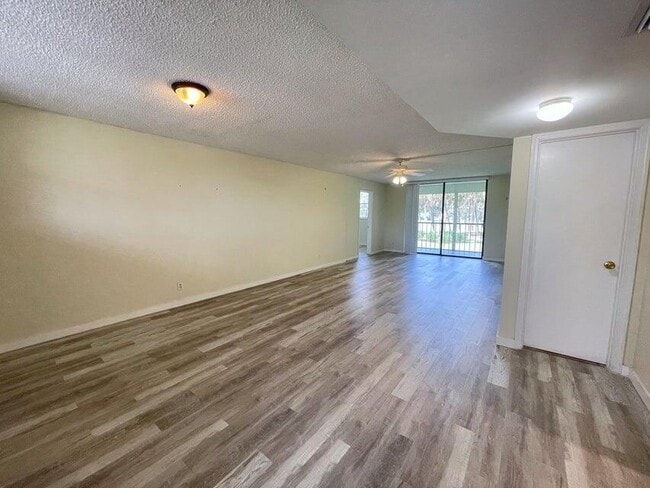 Foto del edificio - 2460 Deer Creek Country Club Blvd