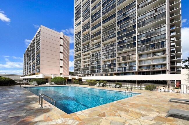 Foto del edificio - Renovated Kahala Towers-3 bedroom, 2 bath,...