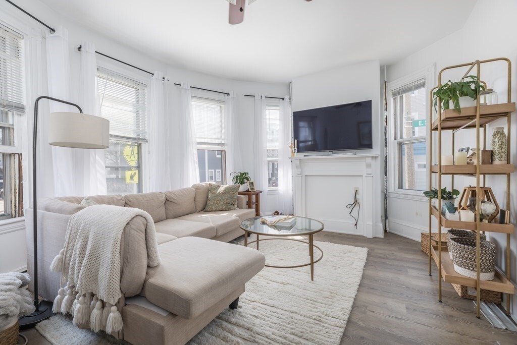 Foto principal - 155 L St