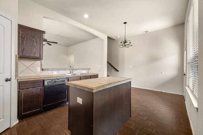 Building Photo - AVAILABLE NOW! Nice 3 Bedroom Duplex located in New Braunfels!