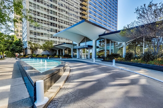 Building Photo - 3550 N Lake Shore Dr
