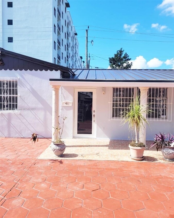 46 NE 5th Ave Unit 46, Hialeah, FL 33010 Room for Rent in Hialeah, FL