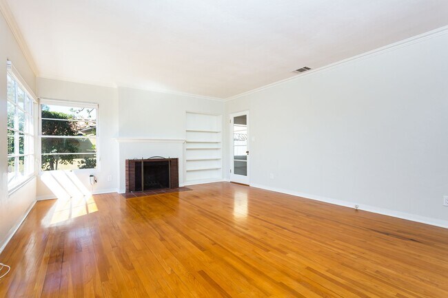 Foto del edificio - Single Story Craftsman in North Park