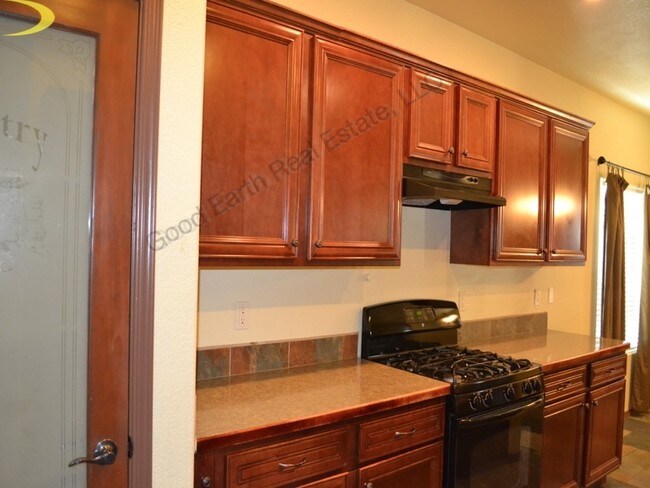 Building Photo - 936 Flora Vista Dr