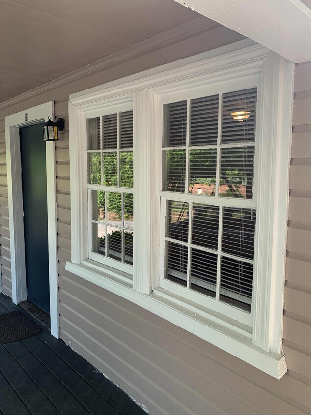 Front Porch - 215 Hood St