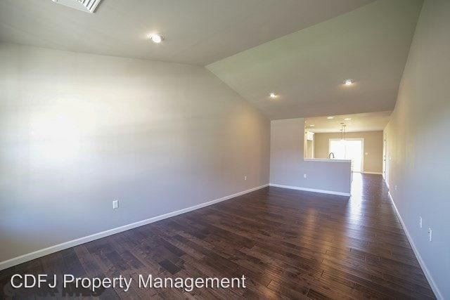Foto del edificio - 230-253-263 Jonathan Ln