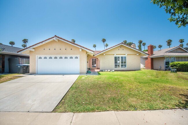 Foto del edificio - COSTA MESA: 3 Bedroom Single Story Home with a Pool