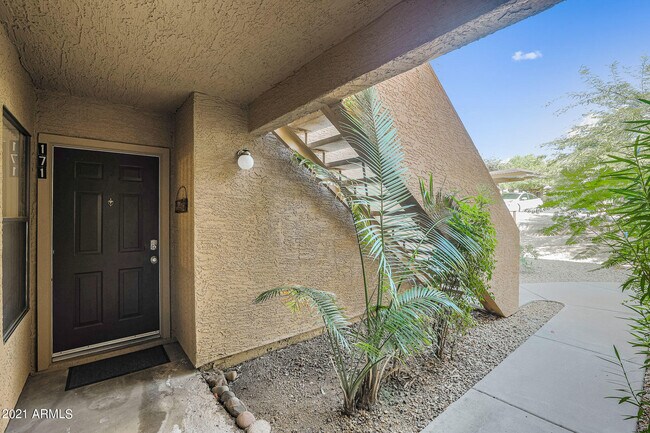 Building Photo - 16657 E Gunsight Dr