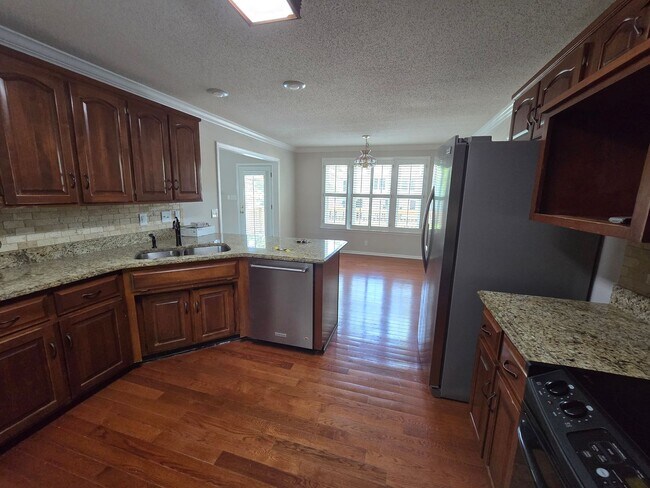 Building Photo - 2710 Runnymeade Dr