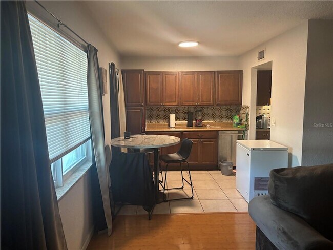 Foto del edificio - 6080 22nd Ave N