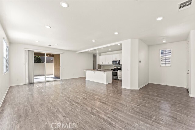 Foto del edificio - 6111 Rosewood Way