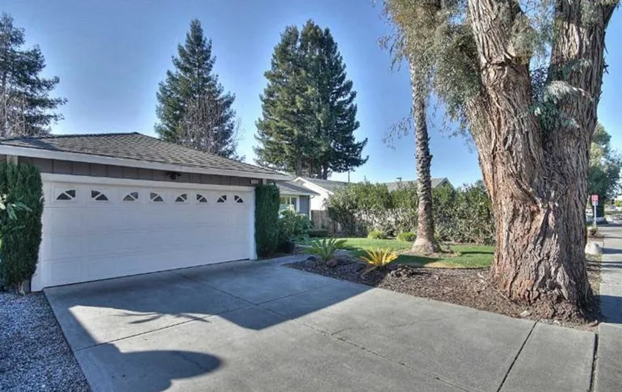 Foto principal - ~Super Cute 3 Bed/ 1 Bath House in Rohnert...