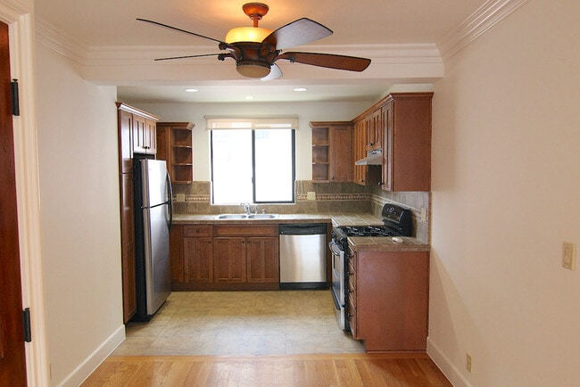 Building Photo - 600 N Sweetzer Ave