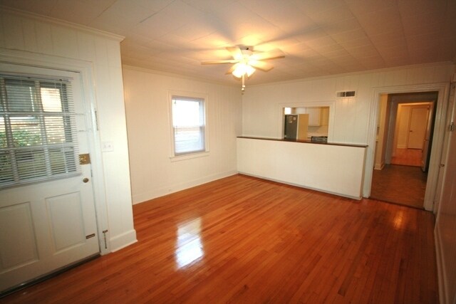 Building Photo - 1408 W Chapel Hill St