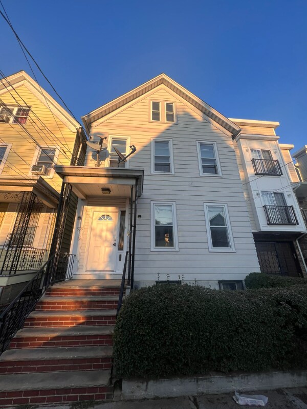 Primary Photo - 535 Franklin St