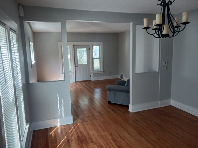 Foto del edificio - 1144 W Center St