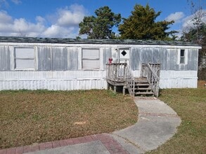 Building Photo - 1705 Woodlawn Ct