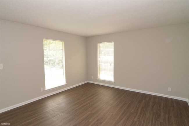 Building Photo - 3 br, 1 bath House - 7691 Hawthorne Dr