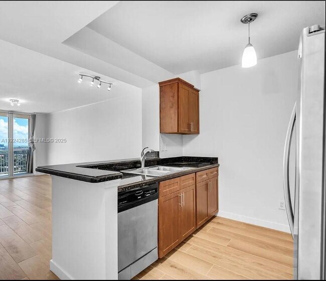 Foto del edificio - 2665 SW 37th Ave