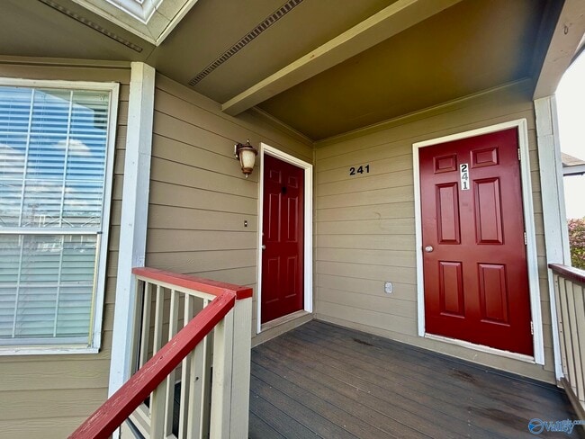 Foto del edificio - 241 Waters Edge Ln