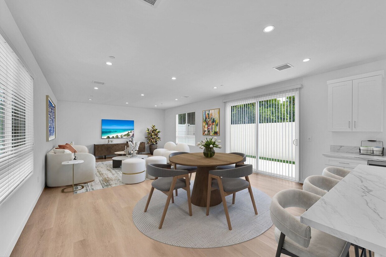 Foto principal - Modern Brand new 5-Bedroom Home for Lease ...