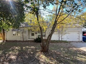 Building Photo - 2126 E Cinderella St