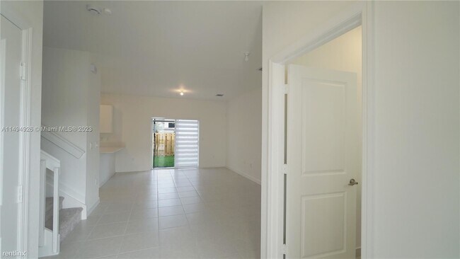 Foto del edificio - 3 br, 2.5 bath Townhome - 4663 NW 118th Ave