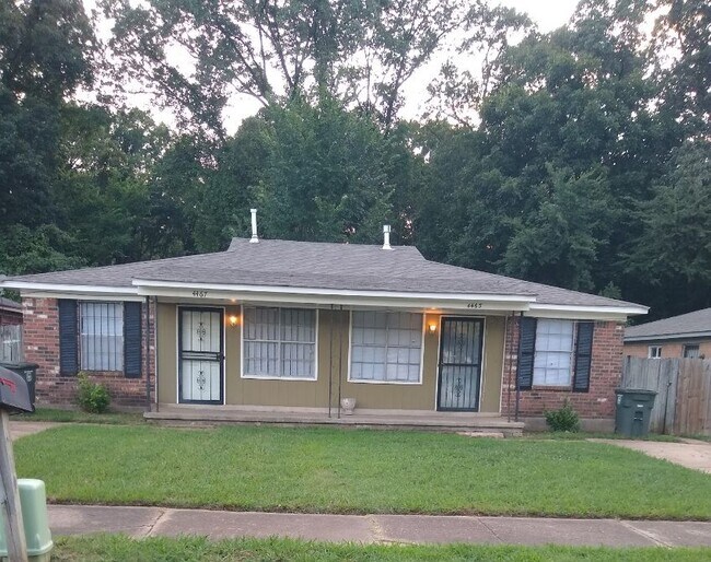 Foto del edificio - 4465 Sumners Wells Rd