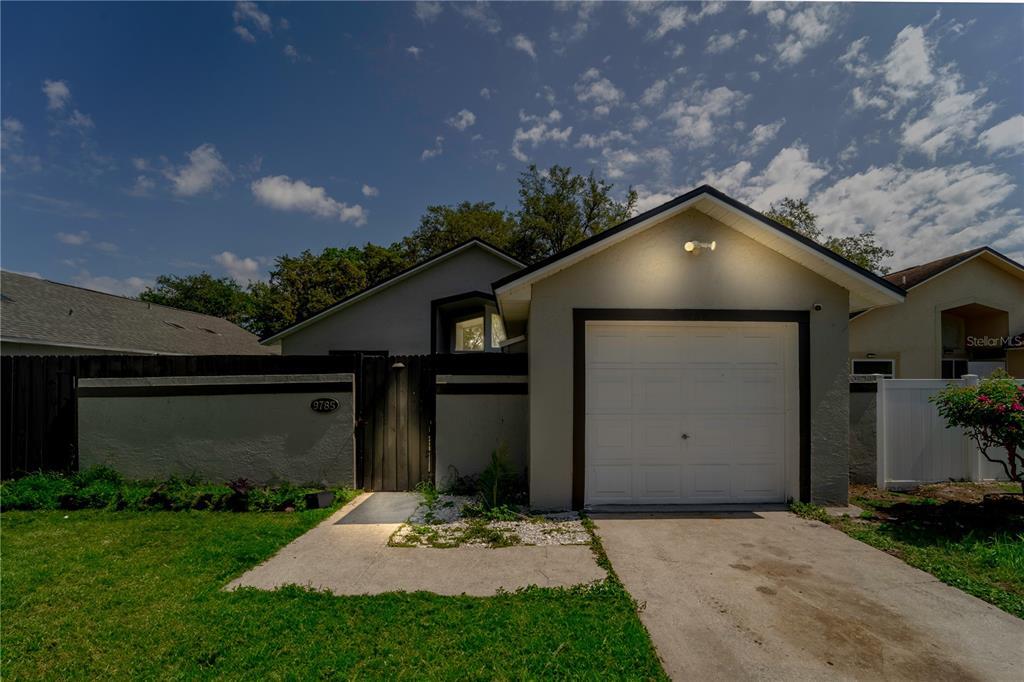 Foto principal - 9785 Piney Point Cir