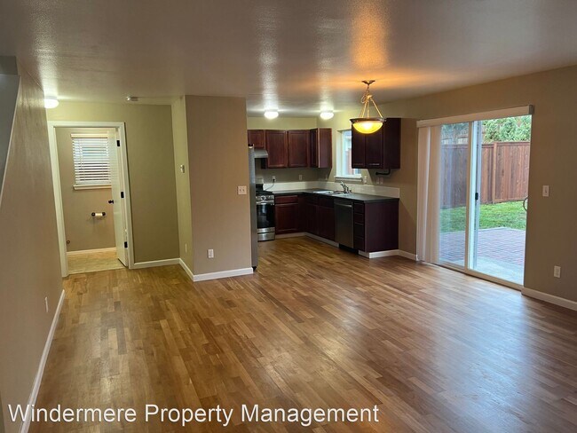 Foto del edificio - 3 br, 1.5 bath House - 2255 SE Abernathy C...