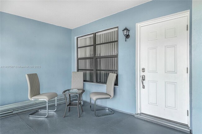 Foto del edificio - 7840 Ramona St
