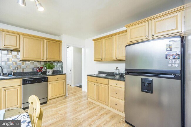 Foto del edificio - 2400 E Gate Dr