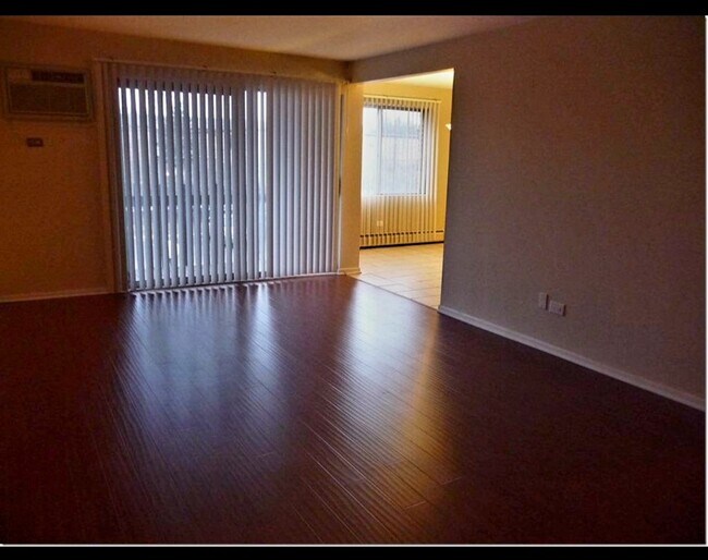 Foto del edificio - 940 E Old Willow Rd