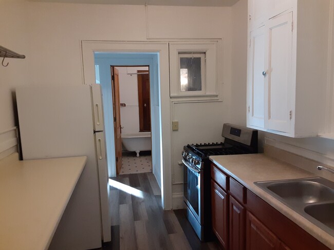 Foto del edificio - 2439 Harriet Ave