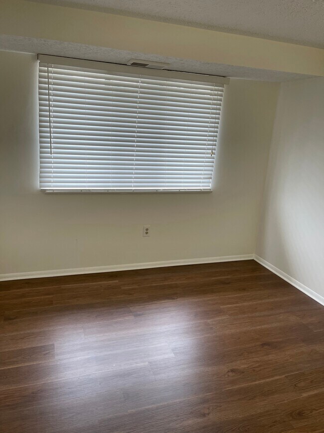 Building Photo - 501 Heather Ridge Dr