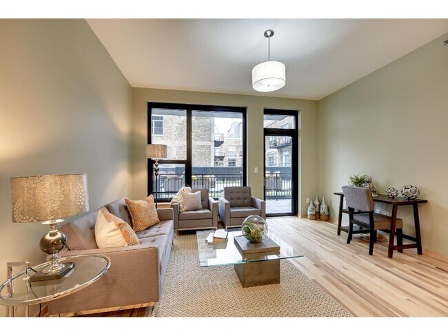 Foto del edificio - 740 Portland Ave S