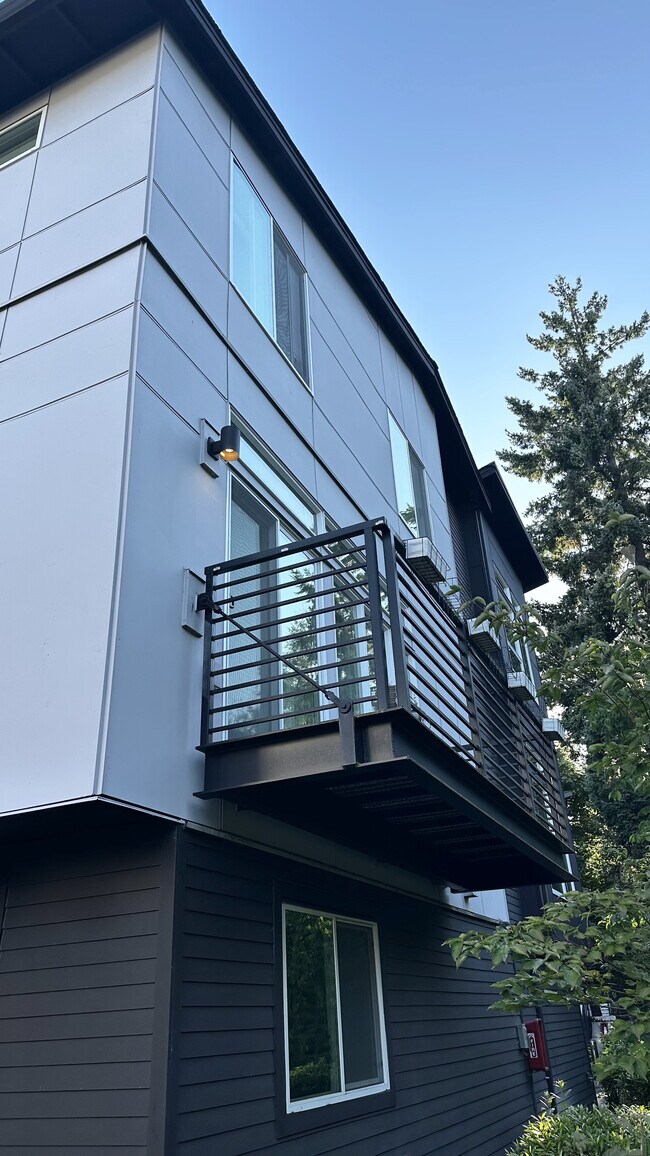 Balcón - 1590 139th Ln NE